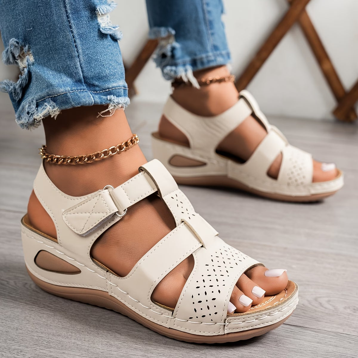 Trendy Wedge-Heeled Sandals with a Thick Sole
