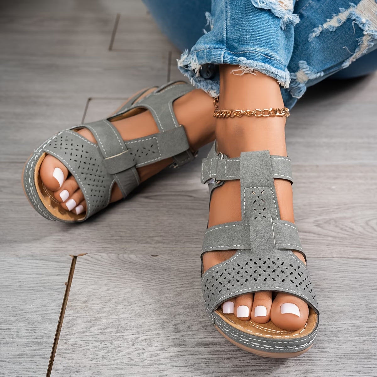 Trendy Wedge-Heeled Sandals with a Thick Sole